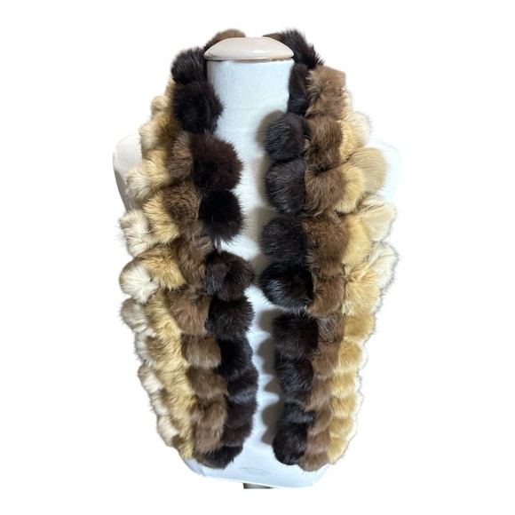 GENUINE RABBIT POM POM SCARF - Picture 3 of 5